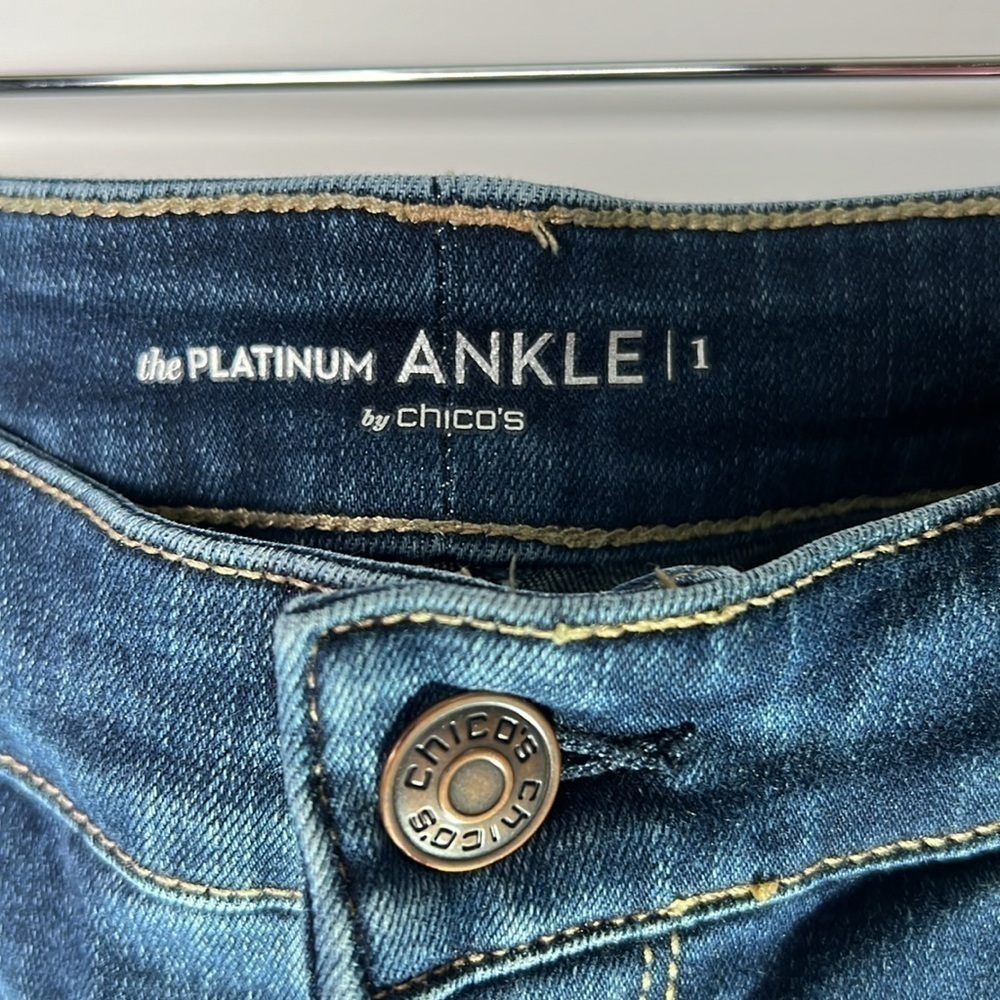 The platinum ankle Chicos jeans size 1 (8)  like new inseam 28”. A57 - Picture 2 of 3